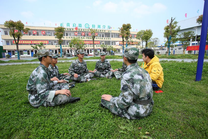 初一的孩子厌学怎么办，有什么办法矫正？