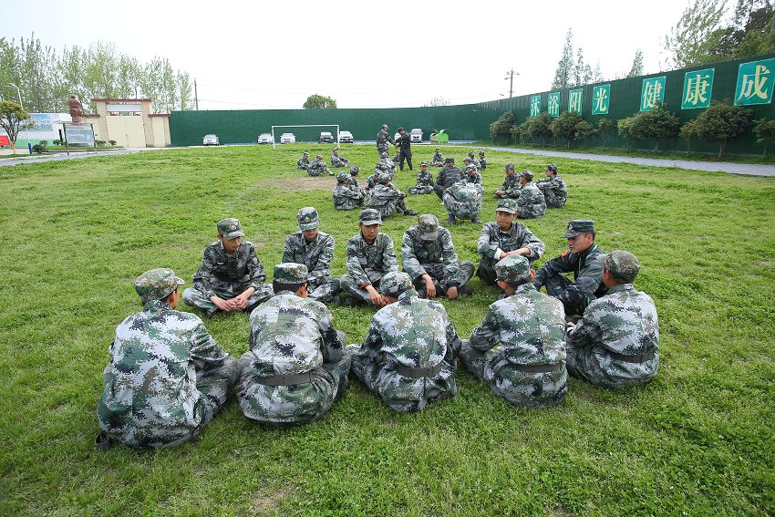 孩子不愿去上学怎么办？引导孩子上学应该怎么做(图1)
