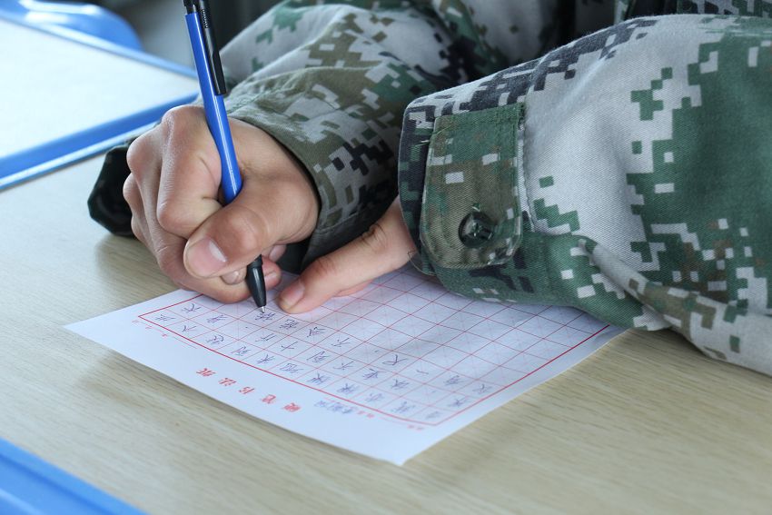 我的孩子不上学怎么办？什么是厌学症？(图1)
