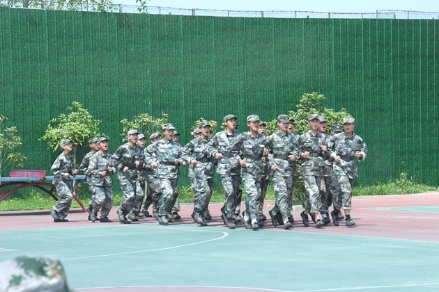 哪里有叛逆封闭学校(教导叛逆孩子，家长须明白的6个道理)(图1)